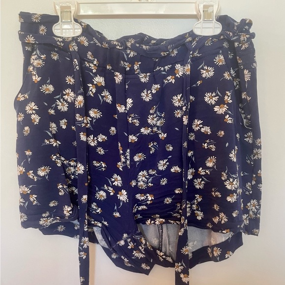 Paper Bag Shorts - Picture 2 of 5